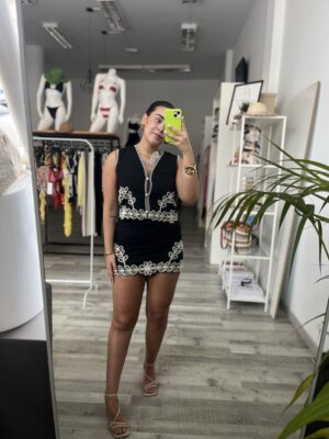 Conjunto negro bordado