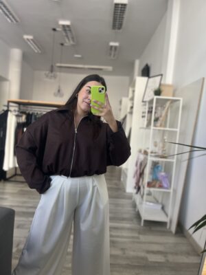 Chaqueta antelina marrón cremallera